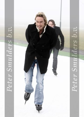 Biddinghuizen 23 december 2008
eerste dag van de film de hel van 63 op de schaatsbaan in Biddinghuizen met Henk Gemser Chris Zegers Cas Jansen en Chava voor in t Holt.
Peter Smulders bv