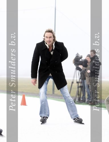 Biddinghuizen 23 december 2008
eerste dag van de film de hel van 63 op de schaatsbaan in Biddinghuizen met Henk Gemser Chris Zegers Cas Jansen en Chava voor in t Holt.
Peter Smulders bv