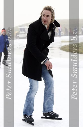 Biddinghuizen 23 december 2008
eerste dag van de film de hel van 63 op de schaatsbaan in Biddinghuizen met Henk Gemser Chris Zegers Cas Jansen en Chava voor in t Holt.
Peter Smulders bv