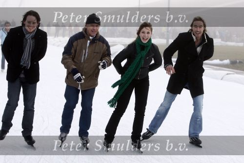 Biddinghuizen 23 december 2008
eerste dag van de film de hel van 63 op de schaatsbaan in Biddinghuizen met Henk Gemser Chris Zegers Cas Jansen en Chava voor in t Holt.
Peter Smulders bv