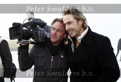 Biddinghuizen 23 december 2008
eerste dag van de film de hel van 63 op de schaatsbaan in Biddinghuizen met Henk Gemser Chris Zegers Cas Jansen en Chava voor in t Holt.
Peter Smulders bv