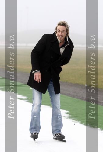 Biddinghuizen 23 december 2008
eerste dag van de film de hel van 63 op de schaatsbaan in Biddinghuizen met Henk Gemser Chris Zegers Cas Jansen en Chava voor in t Holt.
Peter Smulders bv
