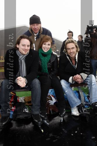 Biddinghuizen 23 december 2008
eerste dag van de film de hel van 63 op de schaatsbaan in Biddinghuizen met Henk Gemser Chris Zegers Cas Jansen en Chava voor in t Holt.
Peter Smulders bv