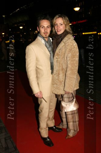 Amsterdam 7 maart 2006
Premiere ik omhels je met 1000 armen in Pathe arena.
Christoph Haddad met vriendin
Peter Smulders bv