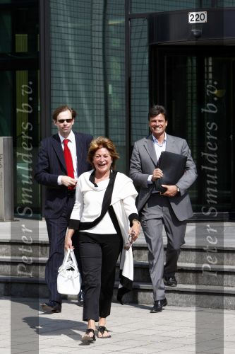 Amsterdam 21 mei 2008
Christine Kroonenberg en vriend Stefan v d Oetelaar komen uit de rechtbank.