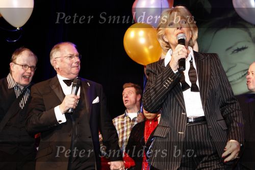 Zeist 27 december 2008
45 jarig artiesten jubileum van Ronnie Tober in he Fygi theater.Ciska Peters
Peter Smulders bv