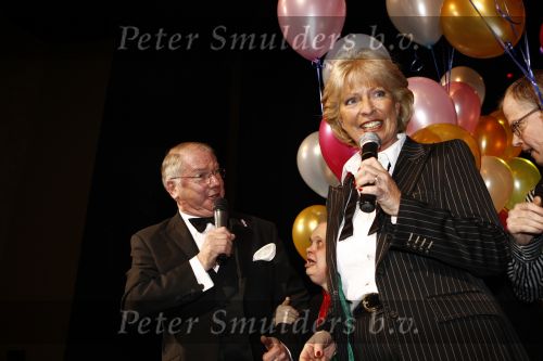 Zeist 27 december 2008
45 jarig artiesten jubileum van Ronnie Tober in he Fygi theater.Ciska Peters
Peter Smulders bv