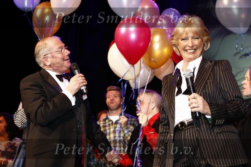 Zeist 27 december 2008
45 jarig artiesten jubileum van Ronnie Tober in he Fygi theater.Ciska Peters
Peter Smulders bv