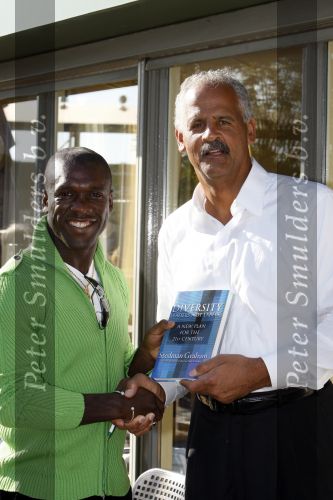 Amsterdam 14 oktober 2007
Stedman Graham ( ex Ophrah Winfrey op bezoek in Nederland. Hij ging varen met boot door de amsterdamse grachten en Golfen. Stedman met Jurgen Raymann en Clarence Seedorf