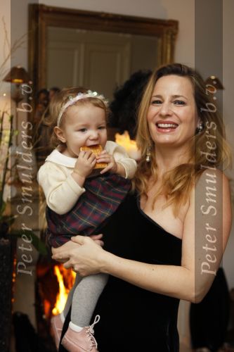 Merksem, 21 December 2008
Gezinsfoto van Robert Schoemacher en Claudia Schoemacher en hun dochter
Moos Schoemacher alsmede zijn zoon uit zijn eerste huwelijk en Emile Ratelband