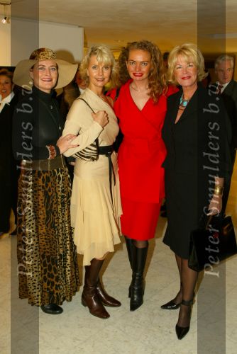 Amstelveen 12 maart 2003
Opening expositie ans marcus bij jan v d togtmuseum.
Vivian Boelen, Coco de Meyere en Sheila de Vries