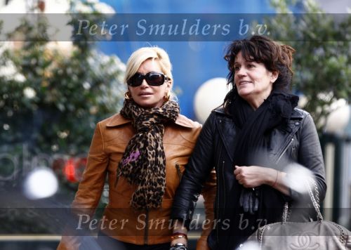 Amsterdam 25 november 2008
Connie Breukhoven aan het winkelen met een vriendin op de cornelis schuytstraat.
Peter Smulders bv