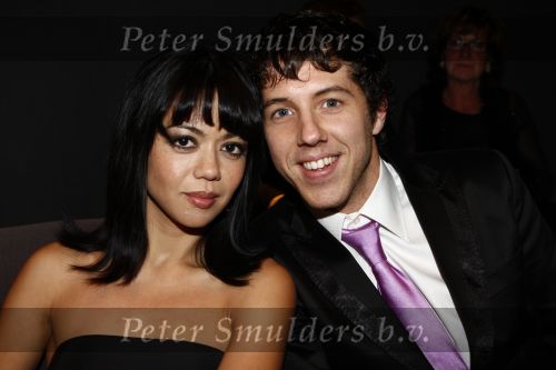 Den Haag 27 oktober 2008
Premiere Piaf en het koninklijk theater i Den Hag met Liesbeth List in de hoofdrol. Cystine Carreon met vriend
Peter Smulders bv