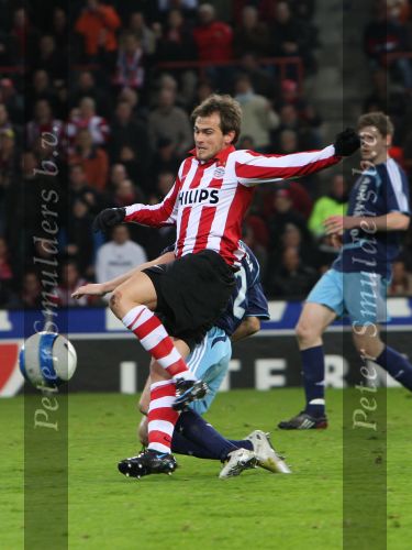 Eindhoven, 19 Maart 2008 Kompetitiewedstrijd PSV-AJAX, eindstand 0-0 
Seizoen 2007/2008
Danko Lazovic in duel met John Heitinga