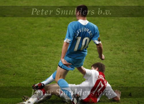 Amsterdam, 30 Januari 2008 Kompetitiewedstrijd AJAX-PSV, eindstand 0-2
Seizoen 2007/2008
Danny Koevermans in duel met Jan Vertonghen