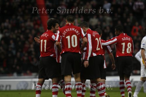 Eindhoven, 30 December 2007
Laatste Kompetitiewedstrijd van het jaar PSV-NAC  Eindstand 2-0 Seizoen 2007/2008
Danny Koevermans heeft PSV op 1-0 gebracht met naast hem Kenneth Perez die zijn laatste wedstrijd voor PSV speelde