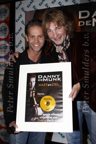 Amsterdam 17 oktober 2008
Presentatie cd Danny de Munk . Mathijs v Nieuwkerk reikt hem uit bij fame.
Peter Smulders bv