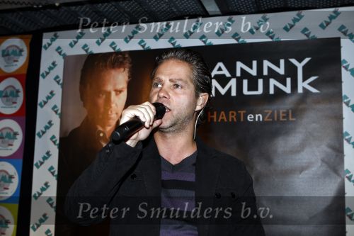 Amsterdam 17 oktober 2008
Presentatie cd Danny de Munk . Mathijs v Nieuwkerk reikt hem uit bij fame.
Peter Smulders bv