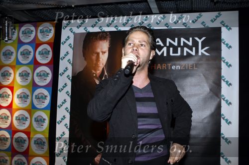 Amsterdam 17 oktober 2008
Presentatie cd Danny de Munk . Mathijs v Nieuwkerk reikt hem uit bij fame.
Peter Smulders bv