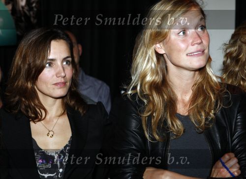 Amsterdam 16 oktober 2008
Veiling van foto\'s door diversen Bn ers gemaakt die geveild worden voor micro krediet in hotel arena. Sophie Hillbrand met Daphne Bunskoek
Peter Smulders bv