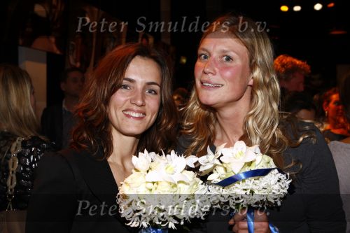 Amsterdam 16 oktober 2008
Veiling van foto\'s door diversen Bn ers gemaakt die geveild worden voor micro krediet in hotel arena. Sophie Hillbrand met Daphne Bunskoek
Peter Smulders bv