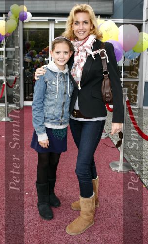 Amsterdam 4 oktober 2008
Premiere Grote Terra in de meervaart. daphne Deckers met dochter Emma
Peter Smulders bv