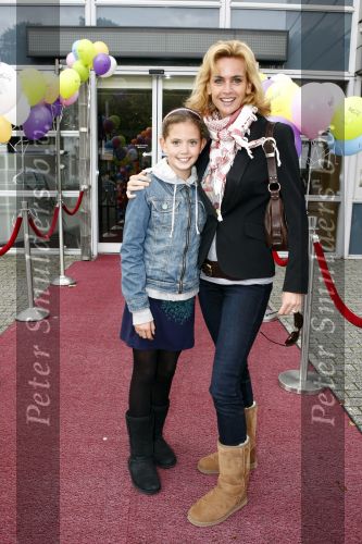 Amsterdam 4 oktober 2008
Premiere Grote Terra in de meervaart. daphne Deckers met dochter Emma
Peter Smulders bv