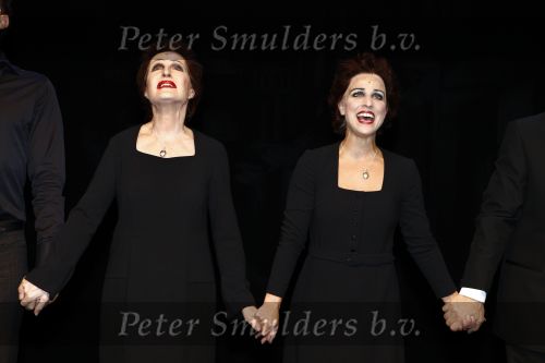 Den Haag 27 oktober 2008
Premiere Piaf en het koninklijk theater i Den Hag met Liesbeth List in de hoofdrol. Geert Hoes Daphne Flint Ara Halici Esther Roord Jan Elbertse Raymond Kurvers en Elaine Feijen
Peter Smulders bv