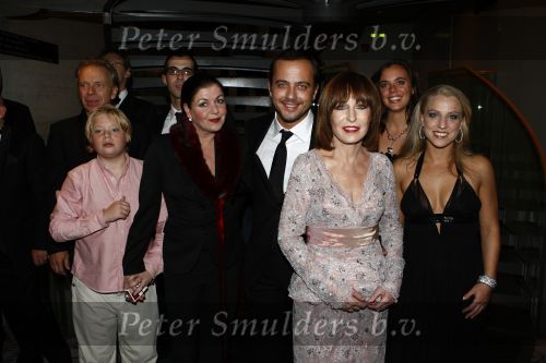 Den Haag 27 oktober 2008
Premiere Piaf en het koninklijk theater i Den Hag met Liesbeth List in de hoofdrol. Geert Hoes Daphne Flint Ara Halici Esther Roord Jan Elbertse Raymond Kurvers en Elaine Feijen
Peter Smulders bv