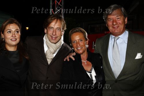 Blaricum 9 november 2008
Diner tbv de voedselbank in restaurant the Red Sun. David Hart met vrouw
Peter Smulders bv