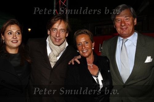 Blaricum 9 november 2008
Diner tbv de voedselbank in restaurant the Red Sun. David Hart met vrouw
Peter Smulders bv