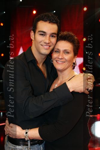Hilversum 21 november 2008
Opnames popstars dat wordt gepresenteerd door Gerard Joling en een zwangere Nance Coolen.Deon met moeder oma en stiefvader
Peter Smulders bv