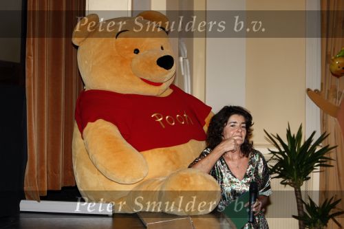 Amsterdam 25 november 2008
Prinses Laurentien ontvangt uit handen van Willem Nijholt het eerste exemplaar van het boek van Winnie de Pooh in artis.
Dieuwertje Blok presenteert het programma.
Peter Smulders bv