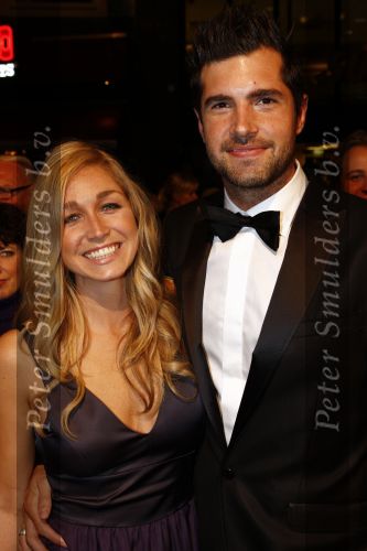 Amsterdam 13 oktober 2008
Zangeres Do Zangeres met man Mark  bij premiere Bride flight in Tuschinski.