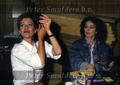 9 Mei 1987 Schiphol Oost Antwerpen Luchthaven, optreden in Antwerpen (Stage ) en optreden s\'avonds in Haren ( Groningen ) een dag met de Dolly Dots On Tour met Angela Groothuizen en Ria Brieffies