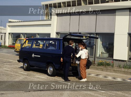 9 Mei 1987 Schiphol Oost Antwerpen Luchthaven, optreden in Antwerpen (Stage ) en optreden s\'avonds in Haren ( Groningen ) een dag met de Dolly Dots On Tour met Angela Groothuizen Ria Brieffies Patty Zomer Esther Oosterbeek en Angela Kramers