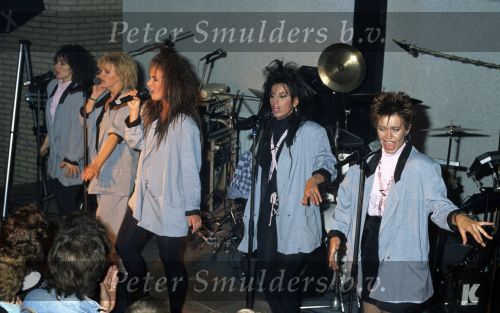 9 Mei 1987 Schiphol OostLuchthaven, optreden in Antwerpen(Stage ) en optreden in Haren ( Groningen ) een dag  met de Dolly Dots on Tour met Angela Groothuizen Ria Brieffies Patty Zomer Esther Oosterbeek en Angela Kramers
Foto Peter Smulders BV