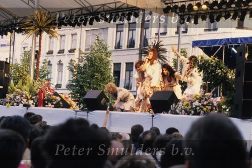 9 Mei 1987 Schiphol OostLuchthaven, optreden in Antwerpen(Stage ) en optreden in Haren ( Groningen ) een dag  met de Dolly Dots on Tour met Angela Groothuizen Ria Brieffies Patty Zomer Esther Oosterbeek en Angela Kramers
Foto Peter Smulders BV