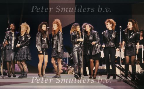 Tilburg, 27 November 1987 Afscheid van Zangeres Zonder Naam ( ZZN) met een optreden van de Dolly Dotsmet Angela Groothuizen Ria Brieffies Patty Zomer Esther Oosterbeek en Angela Kramers