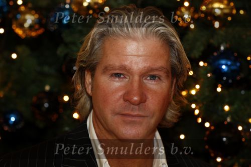 Amsterdam 12 december 2008
Dries Roelvink met champagne bij de kerstboom.
Peter Smulders bv