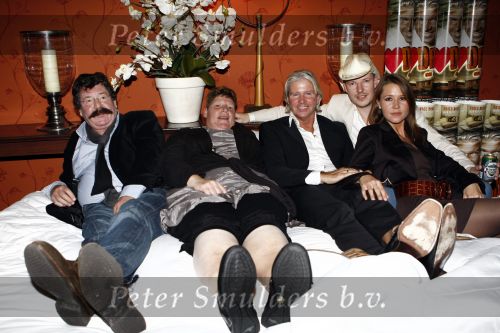 Eemnes 20 oktober 2008
Premiere i love Dries met in de hoofdrollen Dries Roelvink en Rene en Rikkie de Wit. De premiere was bij motel de witte bergen.Grad Damen en Chiel Montagne
Peter Smulders bv
