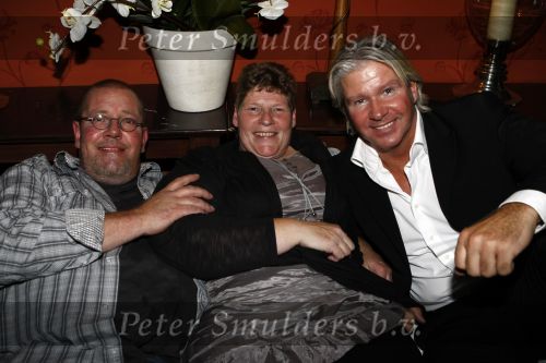 Eemnes 20 oktober 2008
Premiere i love Dries met in de hoofdrollen Dries Roelvink en Rene en Rikkie de Wit. De premiere was bij motel de witte bergen.
Peter Smulders bv