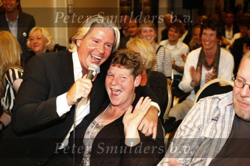 Eemnes 20 oktober 2008
Premiere i love Dries met in de hoofdrollen Dries Roelvink en Rene en Rikkie de Wit. De premiere was bij motel de witte bergen.
Peter Smulders bv