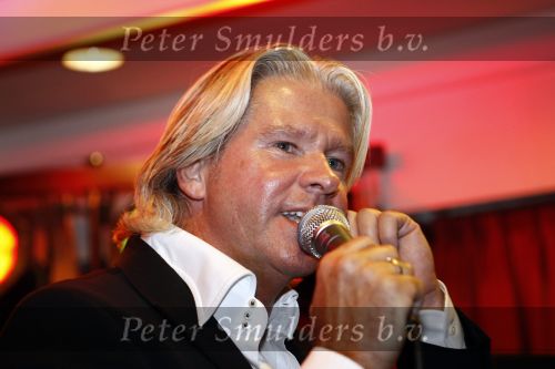 Eemnes 20 oktober 2008
Premiere i love Dries met in de hoofdrollen Dries Roelvink en Rene en Rikkie de Wit. De premiere was bij motel de witte bergen.
Peter Smulders bv
