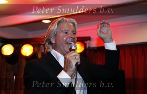 Eemnes 20 oktober 2008
Premiere i love Dries met in de hoofdrollen Dries Roelvink en Rene en Rikkie de Wit. De premiere was bij motel de witte bergen.
Peter Smulders bv