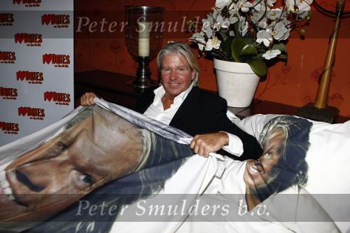 Eemnes 20 oktober 2008
Premiere i love Dries met in de hoofdrollen Dries Roelvink en Rene en Rikkie de Wit. De premiere was bij motel de witte bergen.
Peter Smulders bv