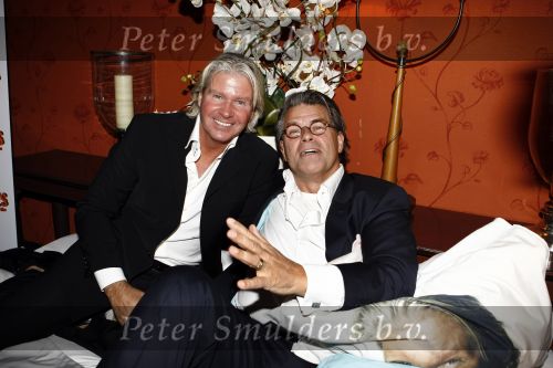 Eemnes 20 oktober 2008
Premiere i love Dries met in de hoofdrollen Dries Roelvink en Rene en Rikkie de Wit. De premiere was bij motel de witte bergen.Emile Ratelband
Peter Smulders bv