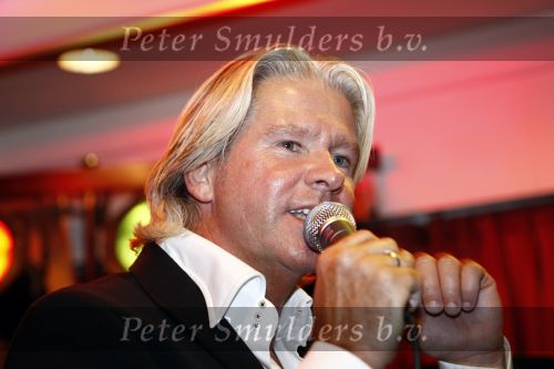 Eemnes 20 oktober 2008
Premiere i love Dries met in de hoofdrollen Dries Roelvink en Rene en Rikkie de Wit. De premiere was bij motel de witte bergen.
Peter Smulders bv