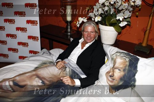 Eemnes 20 oktober 2008
Premiere i love Dries met in de hoofdrollen Dries Roelvink en Rene en Rikkie de Wit. De premiere was bij motel de witte bergen.
Peter Smulders bv