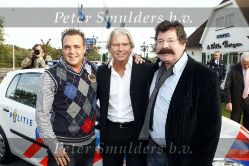 Eemnes 20 oktober 2008
Premiere i love Dries met in de hoofdrollen Dries Roelvink met Chiel Montagne en Grad Damen. De premiere was bij motel de witte bergen.
Peter Smulders bv